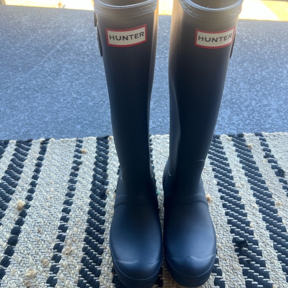 Hunter like new tall boots!  Only worn twice. They are in like new condition! - Picture 3 of 14